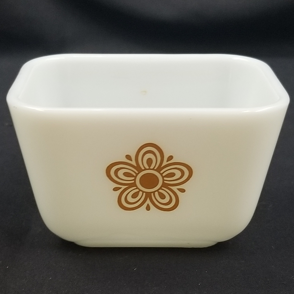 VINTAGE PYREX WHITE WITH BUTTERFLY GOLD DESIGN #501-B